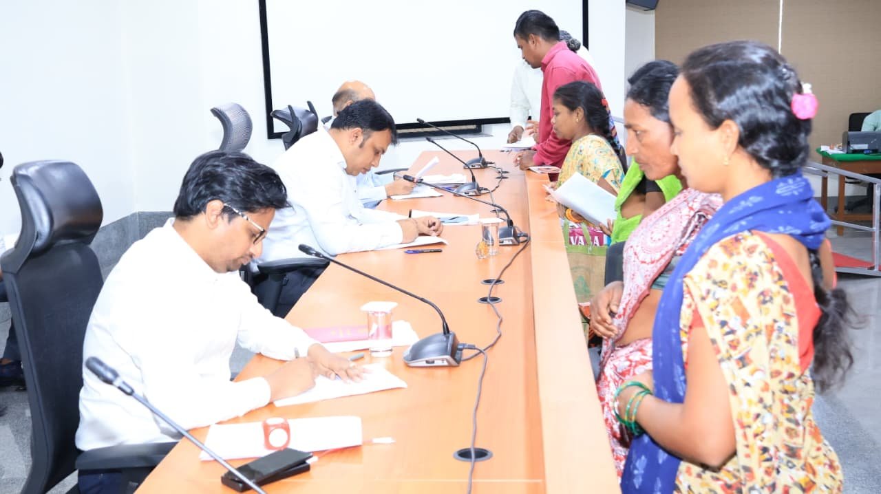 మే 11 జనగామ  ప్ర‌జావాణి అర్జీలను సత్వరమే పరిష్కరించాలి   జిల్లా క‌లెక్ట‌ర్ సందీప్ కుమార్ ఝా  